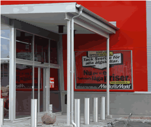 trivision alll'ingresso di  shopping center