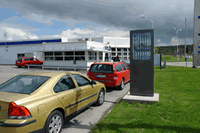 totem pubblicità trifacciale in autolavaggio